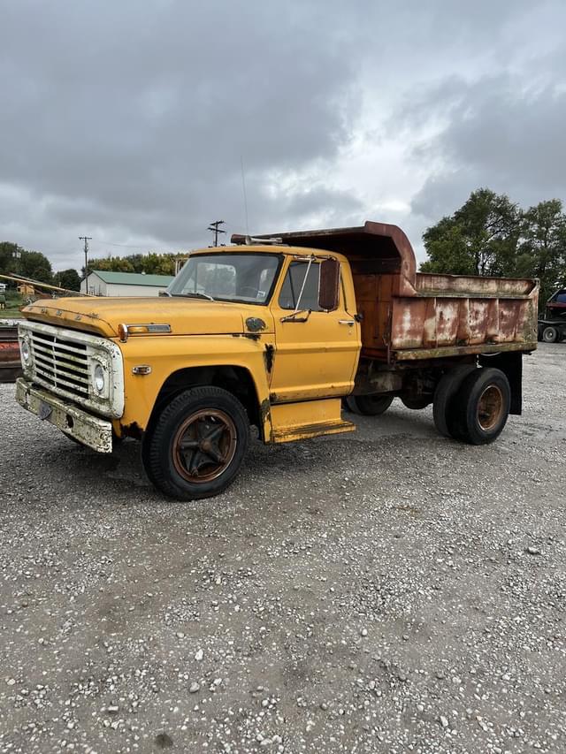 Image of Ford F-600 equipment image 2