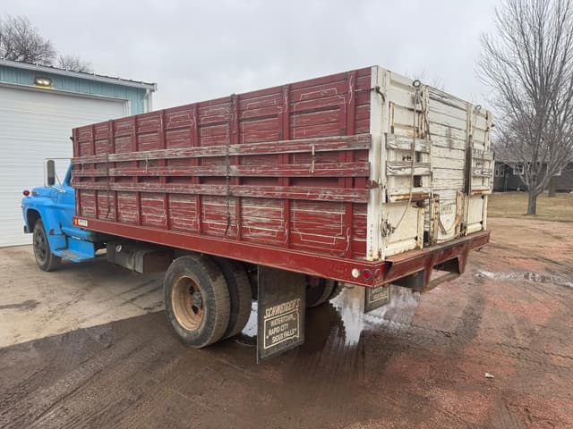 Image of Ford F600 equipment image 4