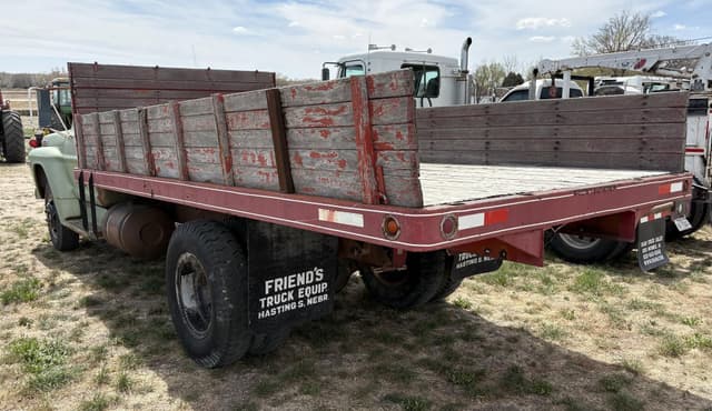 Image of Ford F600 equipment image 4