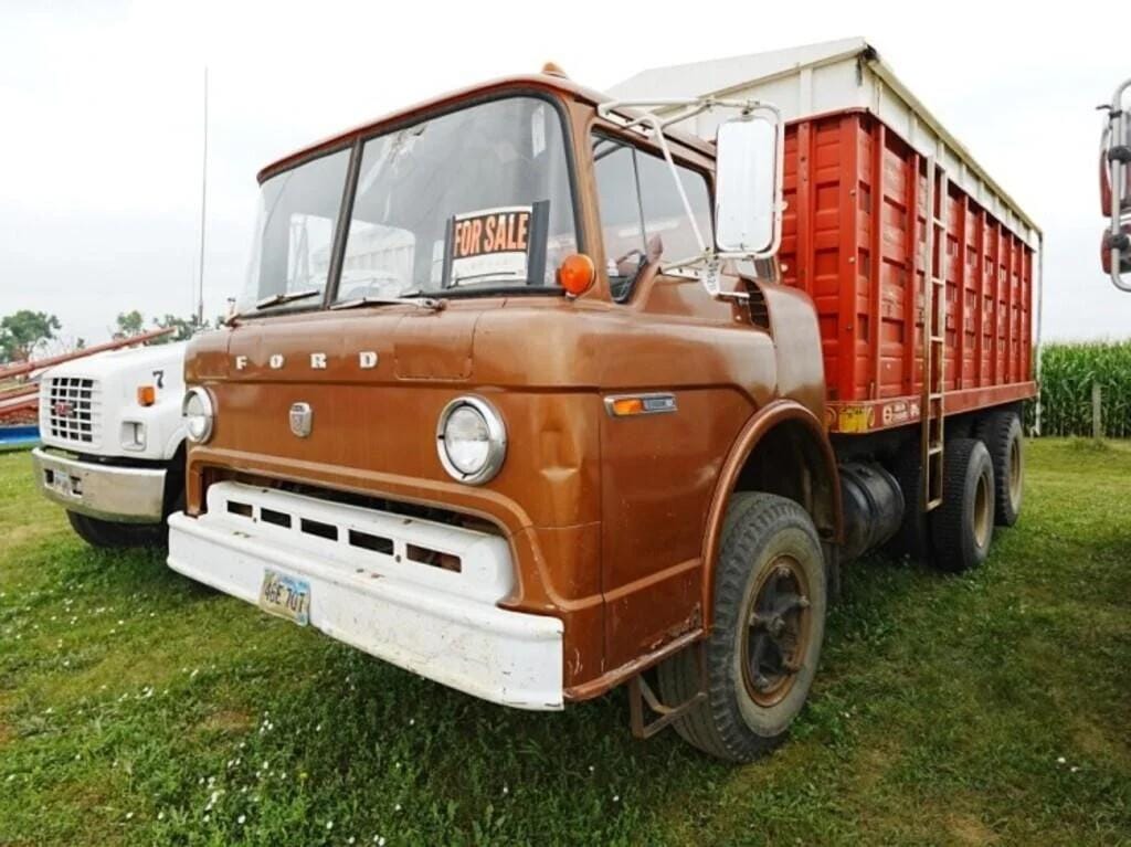 1972 Ford F-600 Equipment Image0