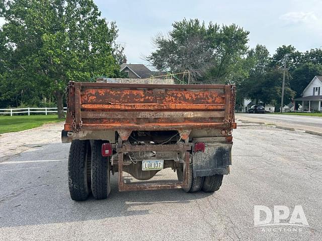 Image of Ford F-750 equipment image 2