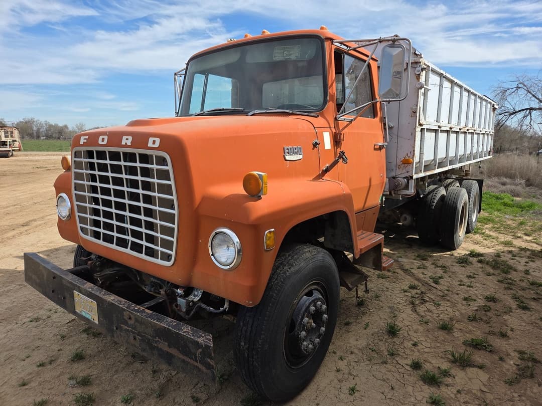 Image of Ford L8000 Primary image