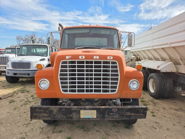 Image of Ford L8000 equipment image 2