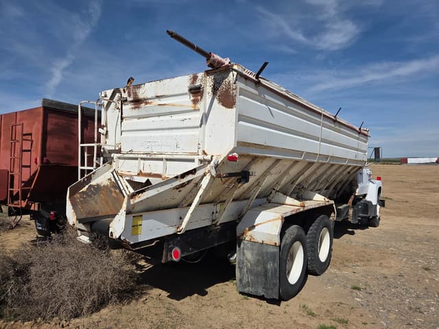 Image of Ford L9000 equipment image 3