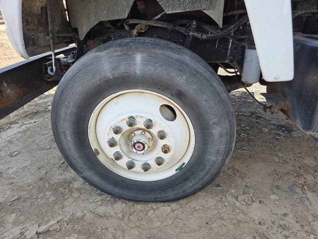 Image of Ford L9000 equipment image 4