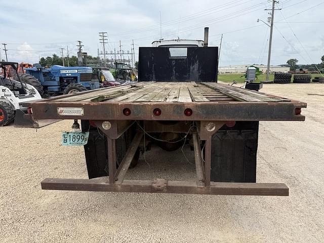 Image of Ford L9000 equipment image 4