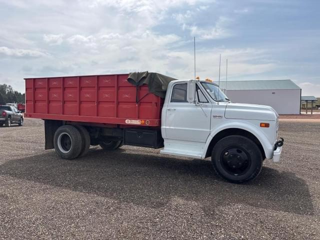 Image of GMC 5500 equipment image 3