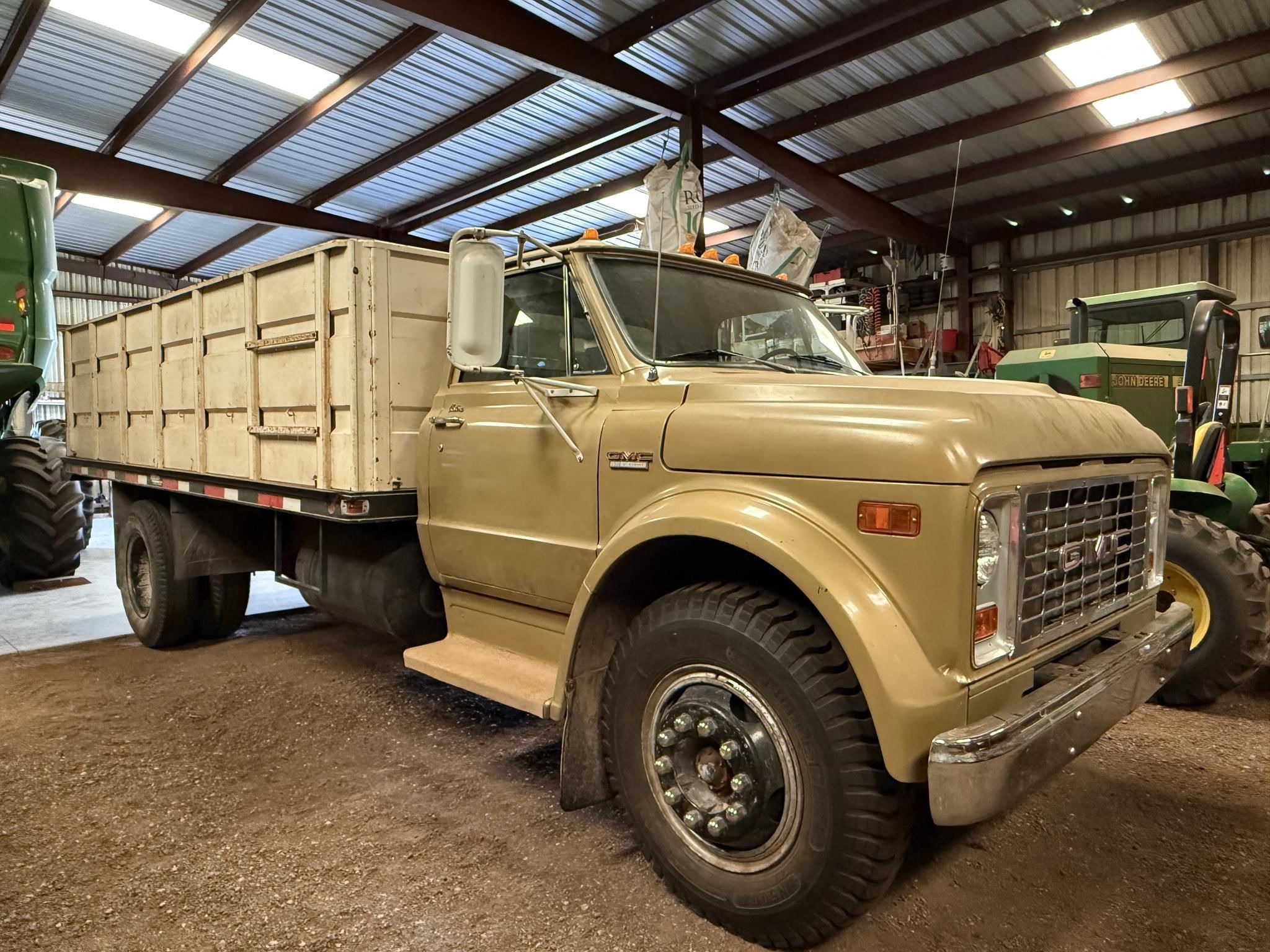 1972 GMC 6500 Equipment Image0