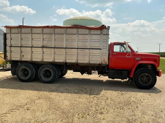 Image of GMC 6500 equipment image 3