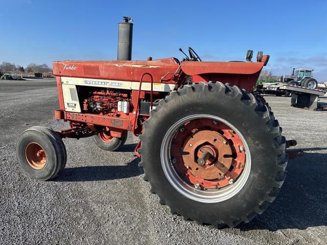Image of International Harvester 1066 equipment image 3