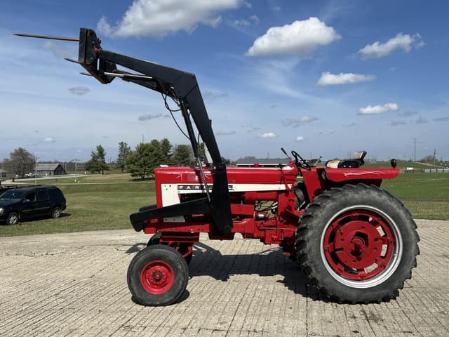 Image of International Harvester 656 equipment image 4