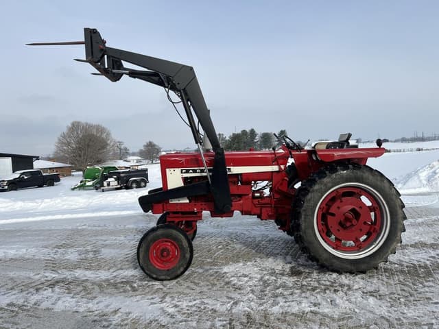 Image of International Harvester 656 equipment image 4
