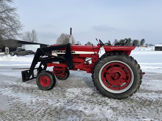 Image of International Harvester 656 equipment image 2