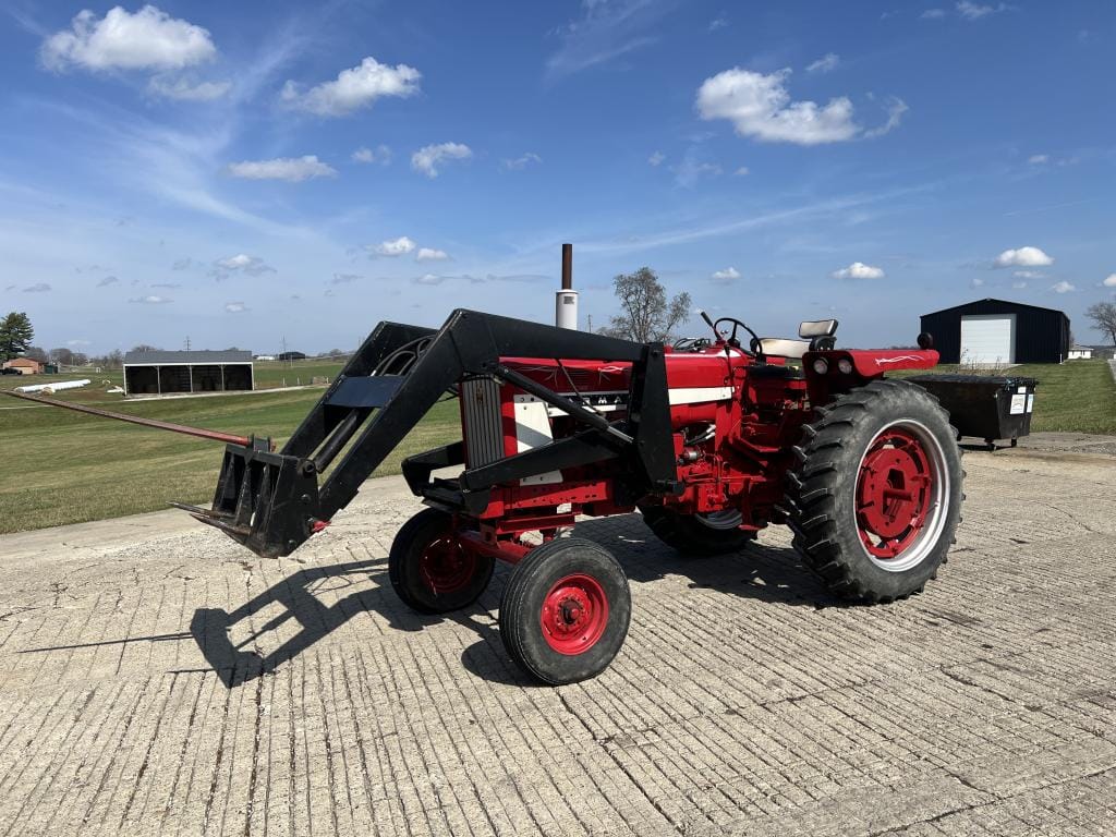 International Harvester 656 Equipment Image0