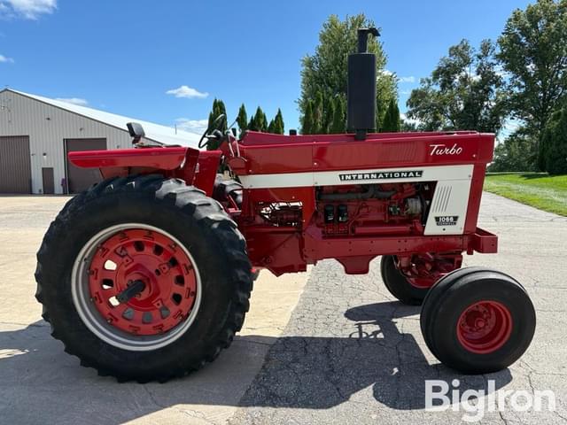 Image of International Harvester 1066 equipment image 3