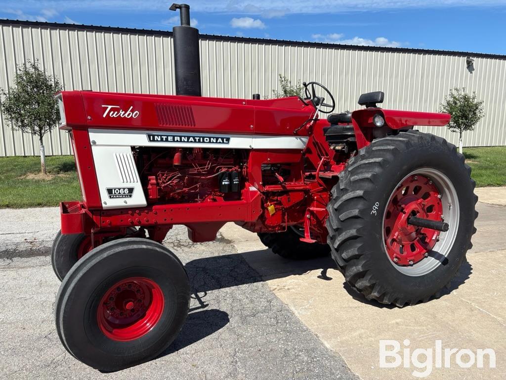 Image of International Harvester 1066 Primary image