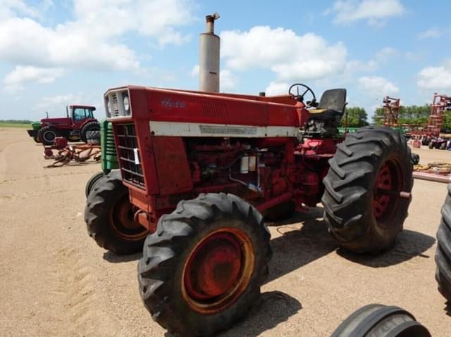 Image of International Harvester 1066 equipment image 1
