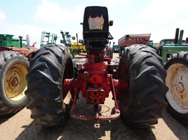 Image of International Harvester 1066 equipment image 2