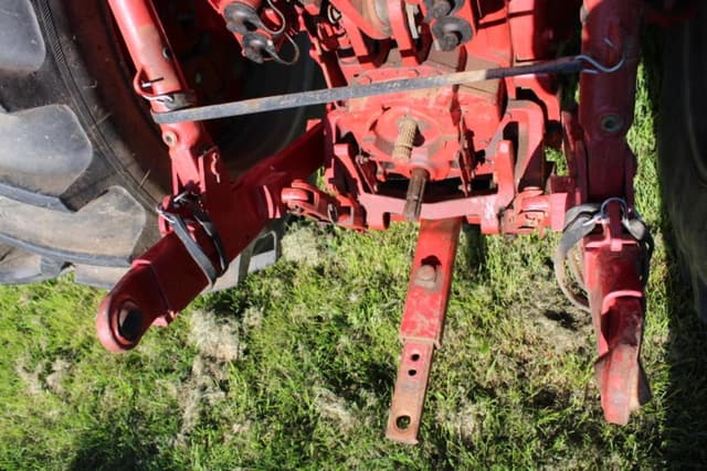Image of International Harvester 1066 equipment image 4