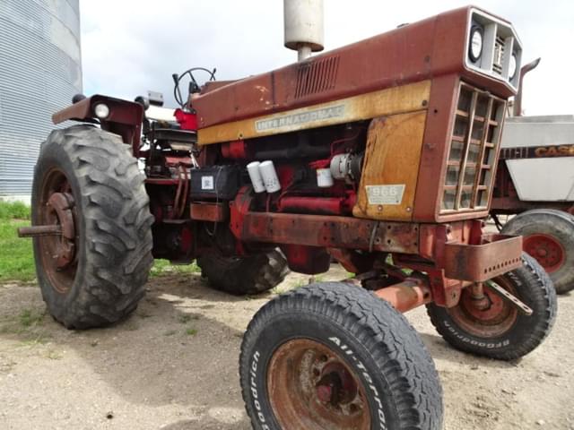 Image of International Harvester 966 equipment image 1