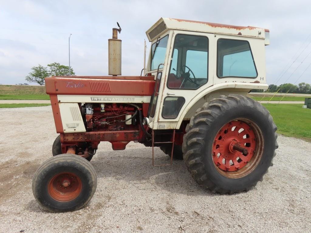 Main image International Harvester 1066