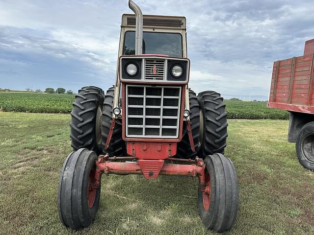 Image of International Harvester 1066 equipment image 1