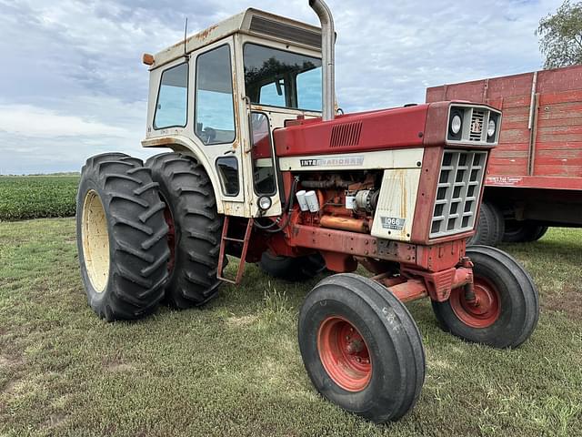 Image of International Harvester 1066 equipment image 2