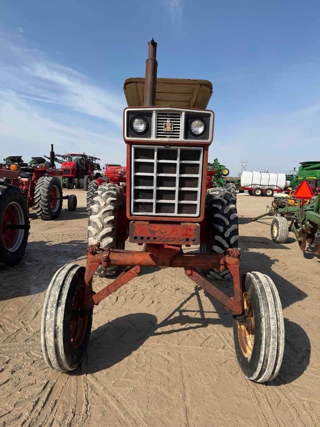 Image of International Harvester 1066 equipment image 1
