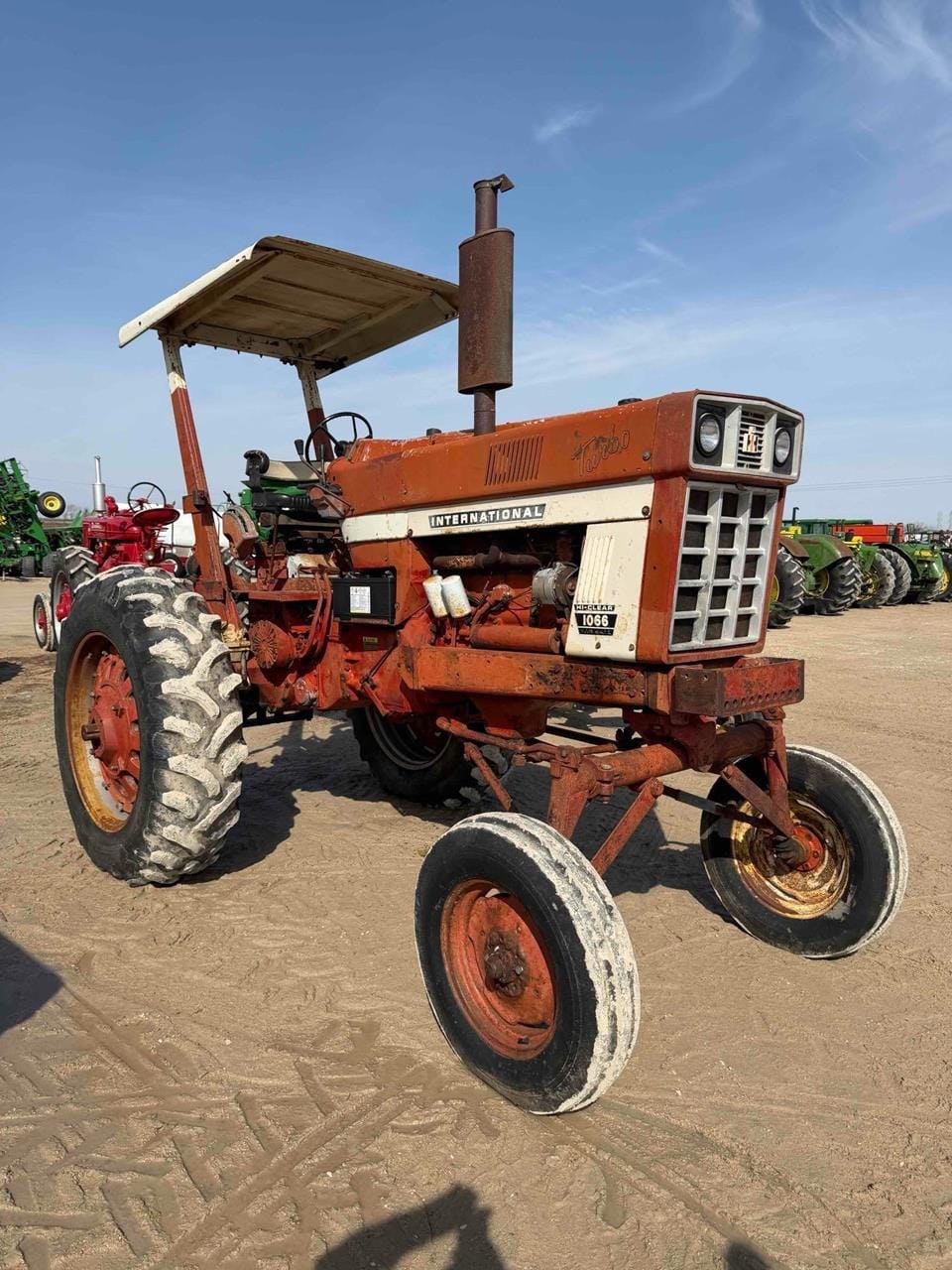 1972 International Harvester 1066 Equipment Image0