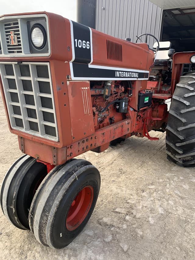 Image of International Harvester 1066 equipment image 4