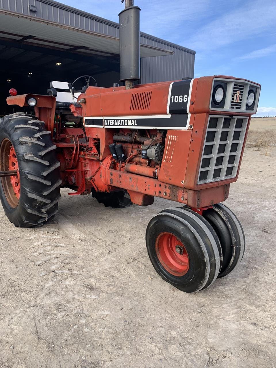 1972 International Harvester 1066 Equipment Image0