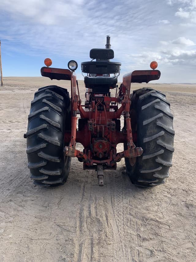 Image of International Harvester 1066 equipment image 2