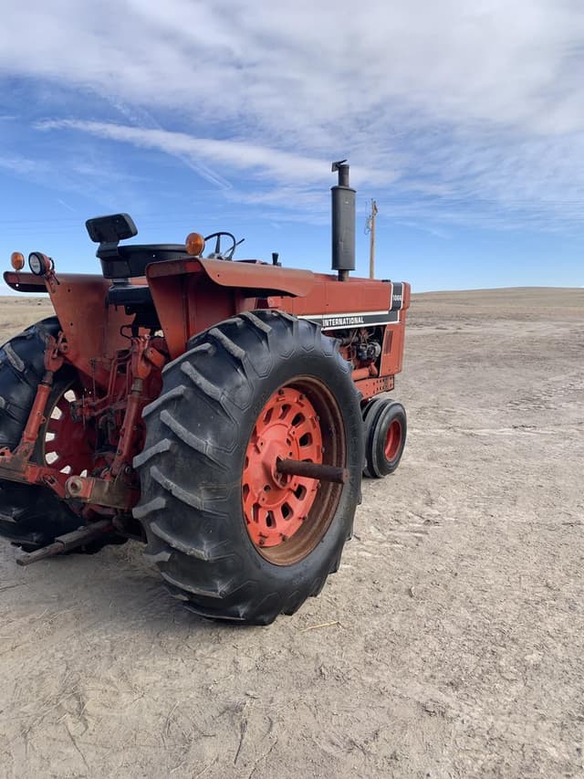 Image of International Harvester 1066 equipment image 1