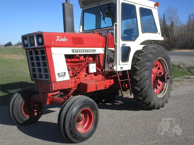 Image of International Harvester 1066 equipment image 1