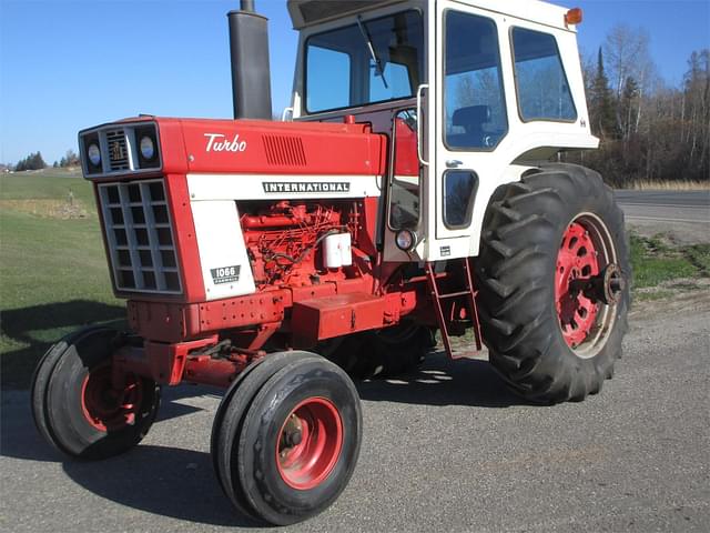 Image of International Harvester 1066 equipment image 1