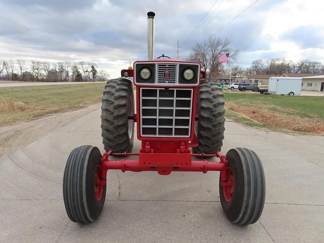 Image of International Harvester 1066 equipment image 2