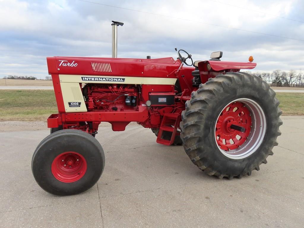 Image of International Harvester 1066 Primary image