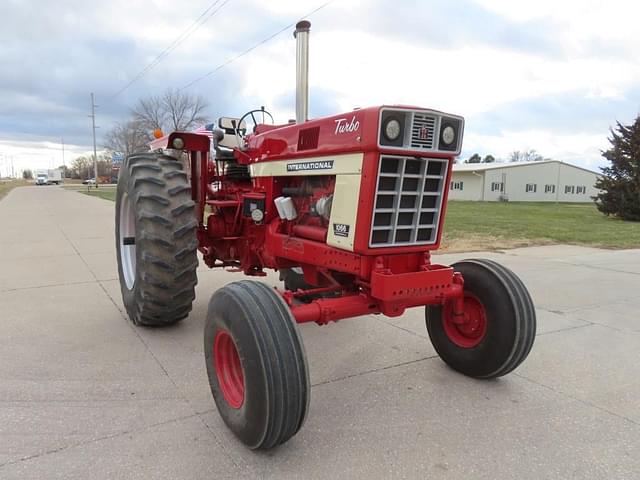 Image of International Harvester 1066 equipment image 3