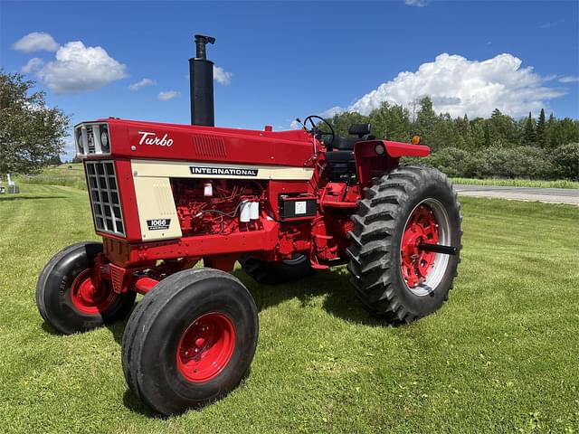 Image of International Harvester 1066 equipment image 1