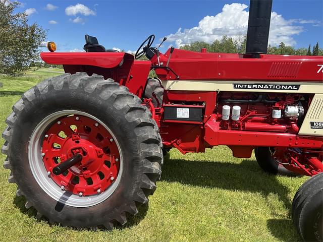 Image of International Harvester 1066 equipment image 4