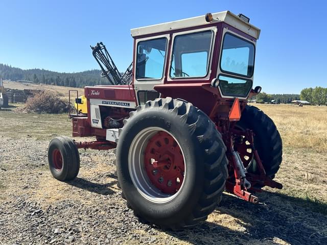 Image of International Harvester 1066 equipment image 2