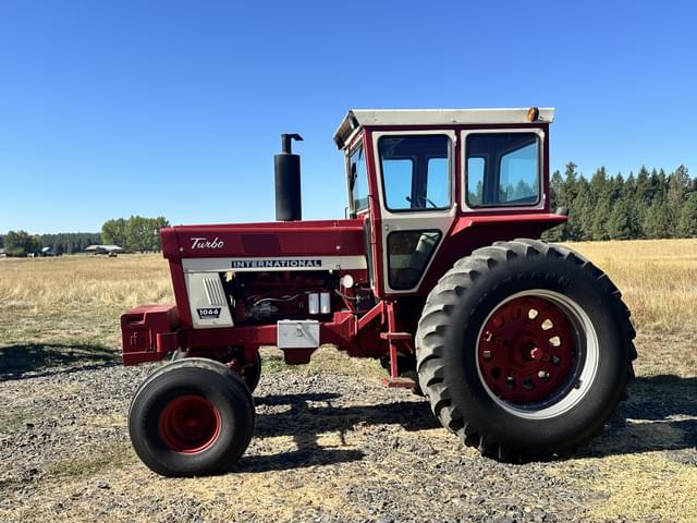 Image of International Harvester 1066 equipment image 1