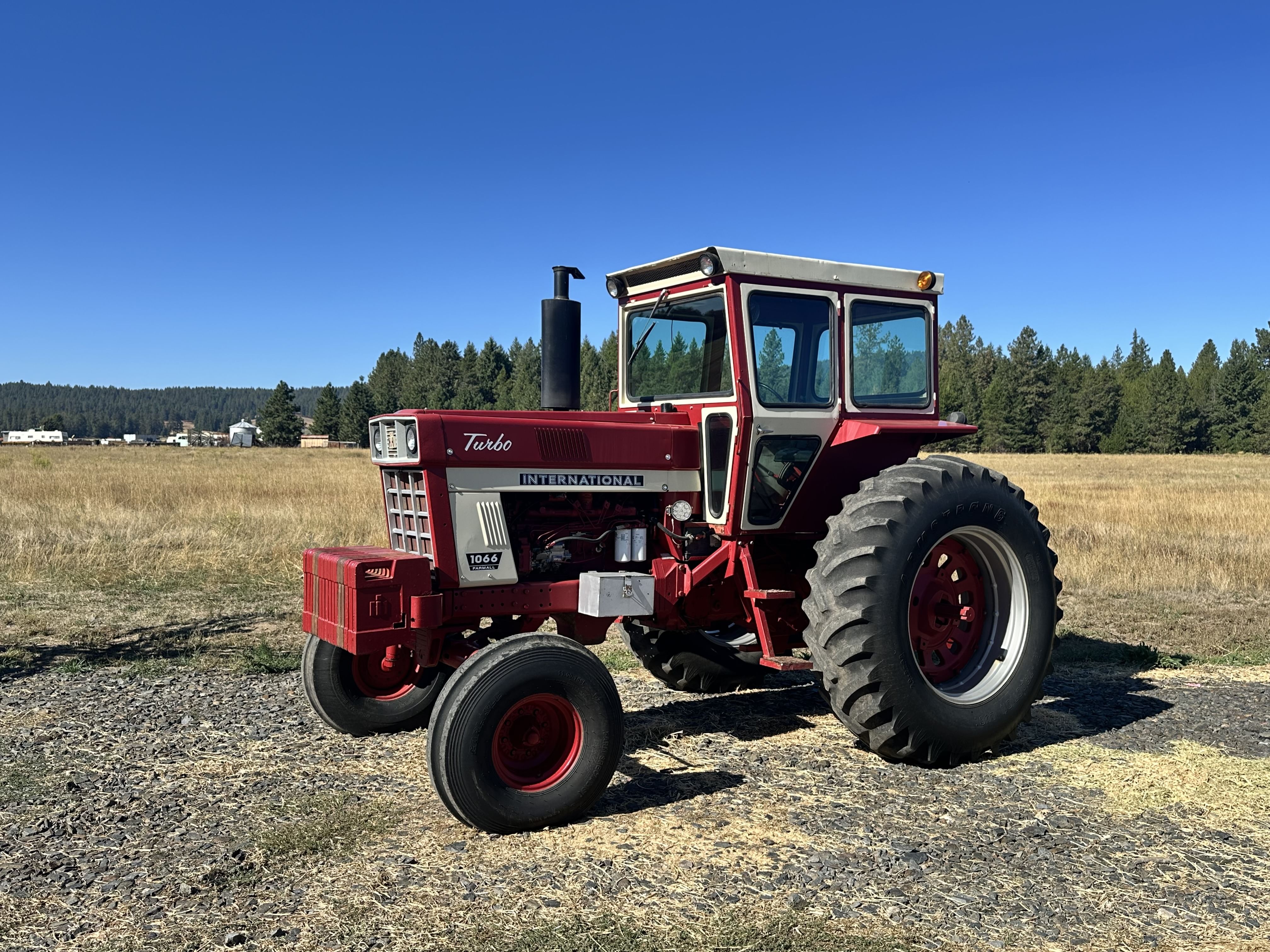 Main image International Harvester 1066