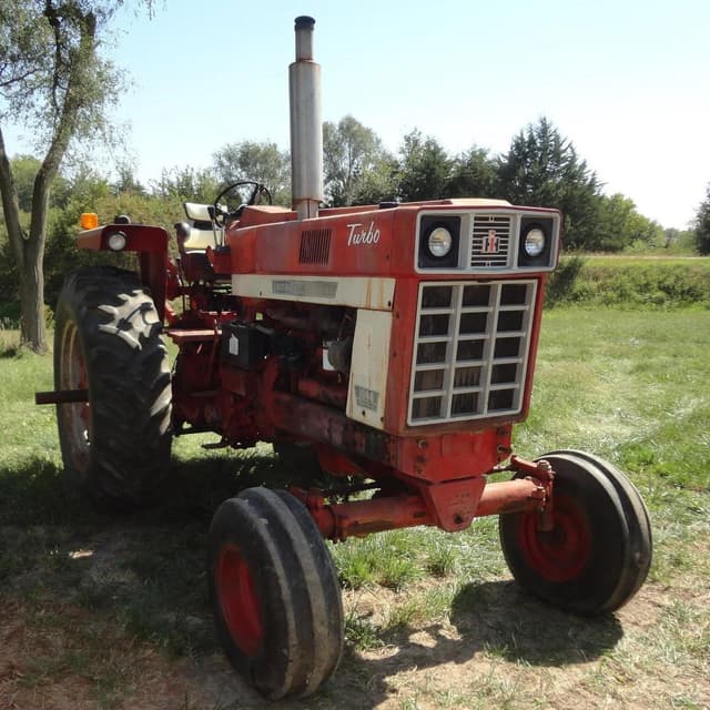 Image of International Harvester 1066 equipment image 3