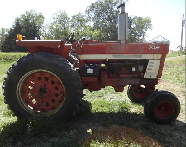 Image of International Harvester 1066 equipment image 4