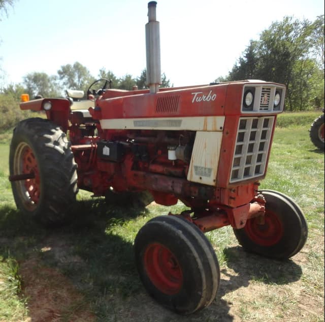 Image of International Harvester 1066 equipment image 2