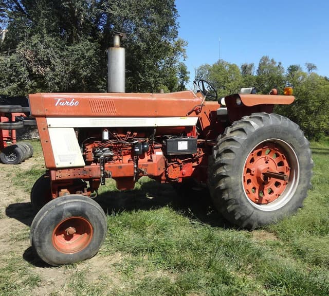 Image of International Harvester 1066 equipment image 1