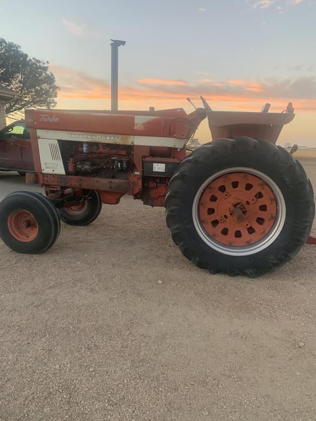 Image of International Harvester 1066 equipment image 1