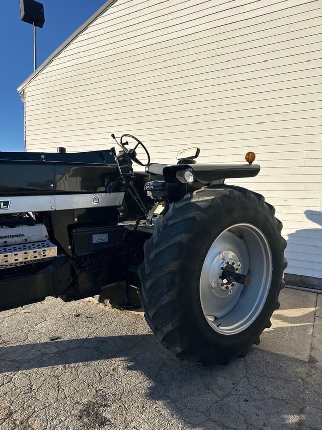 Image of International Harvester 1468 equipment image 3