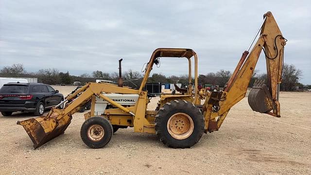 Image of International Harvester 2500A equipment image 1